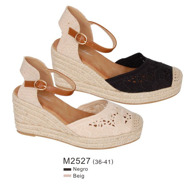 Pili Pérez Model M2527